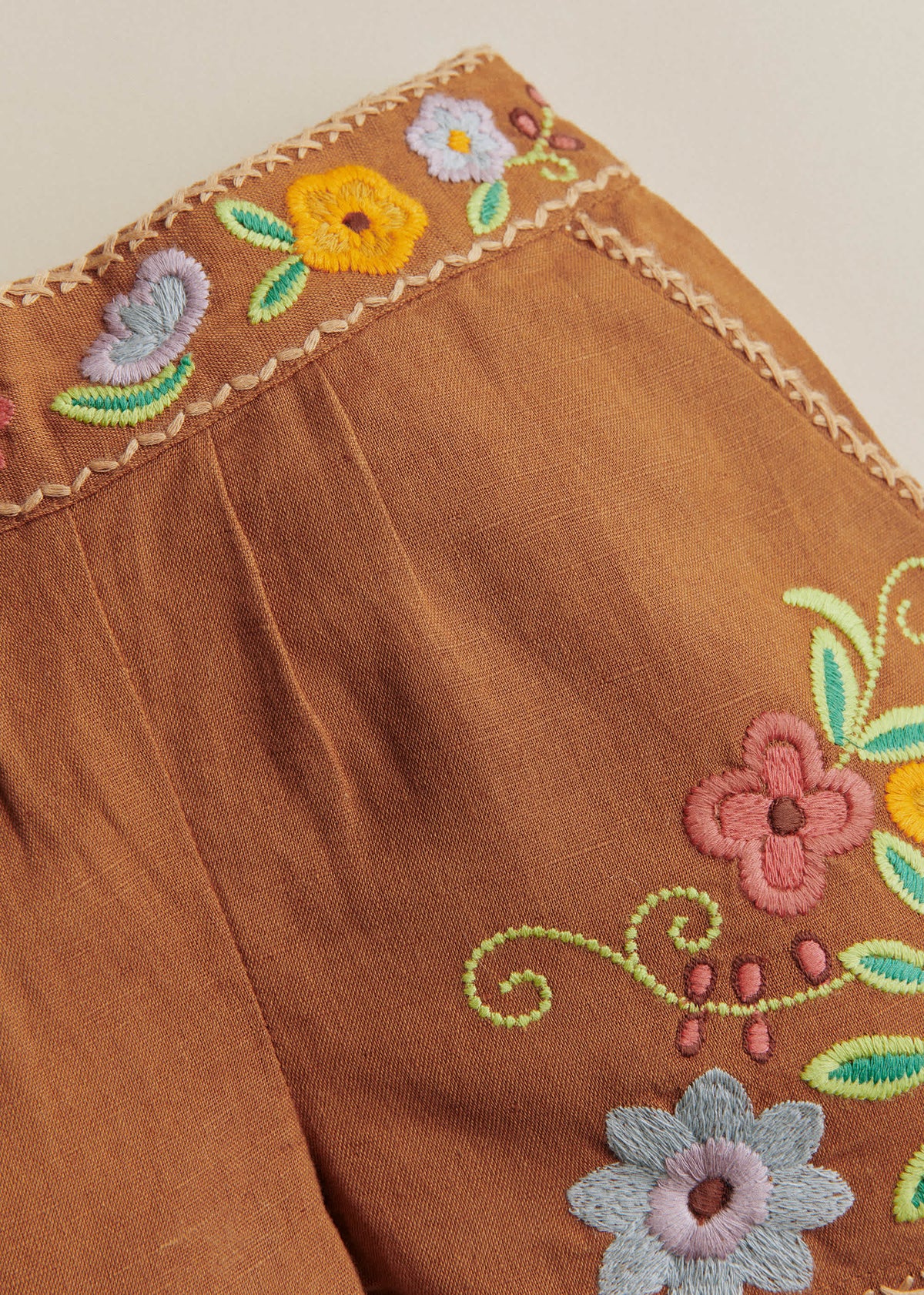 Short Rachelle - Broderie Contrastée Fond Marron