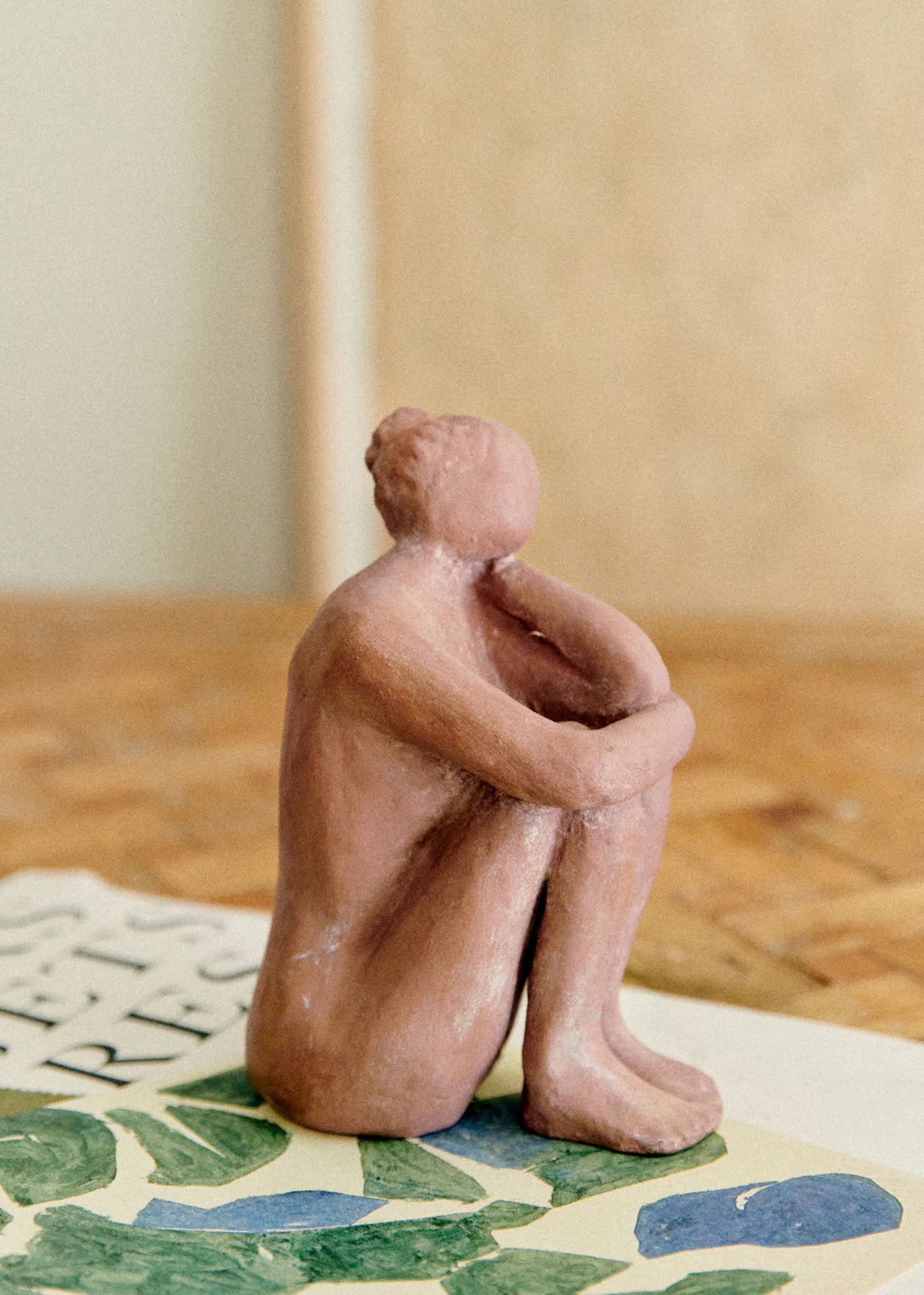Sculpture Guénolée Courcoux - Femme dans ses pensées petit modèle - Terracotta