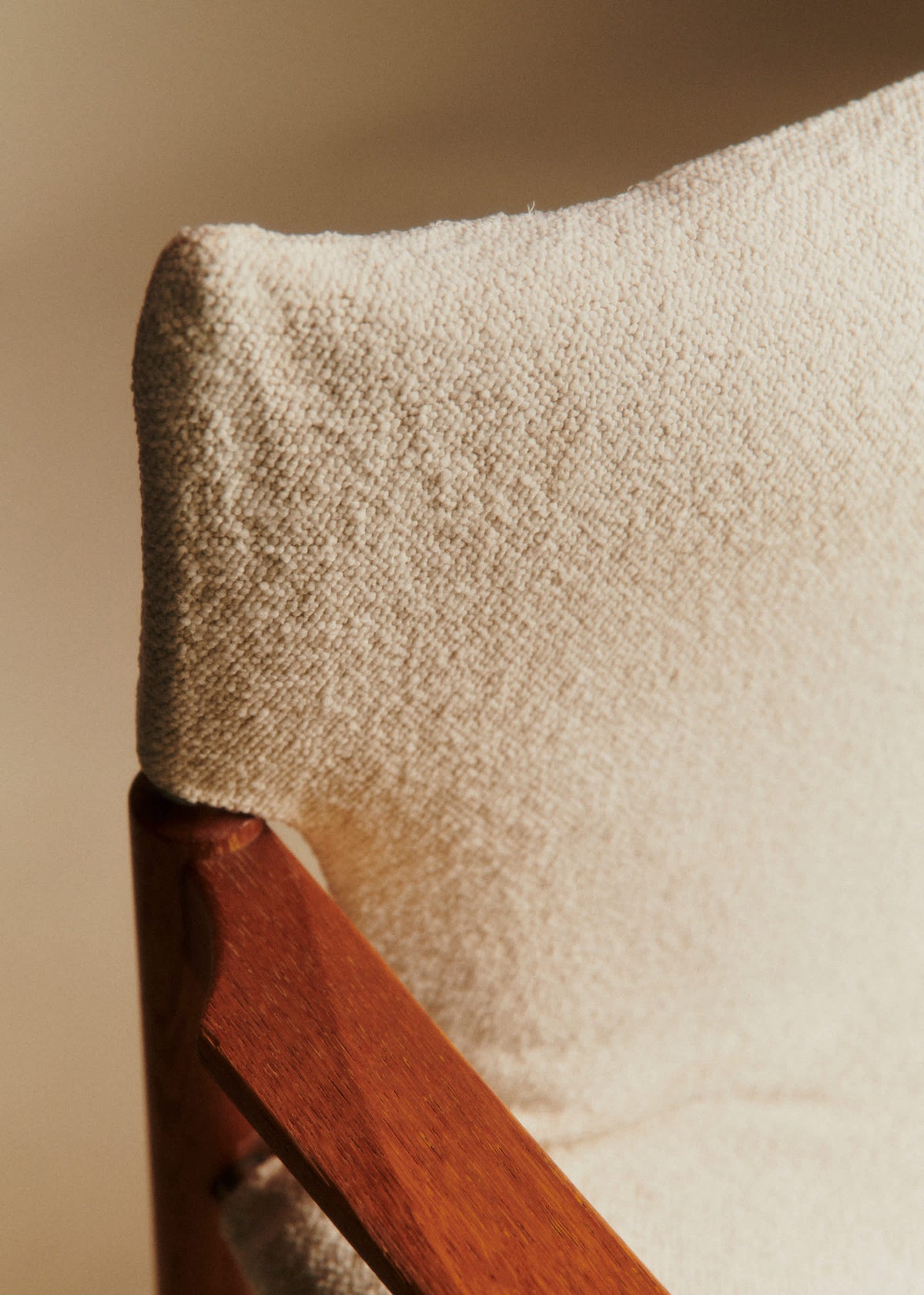 Fauteuil vintage en bois et bouclette - Bois