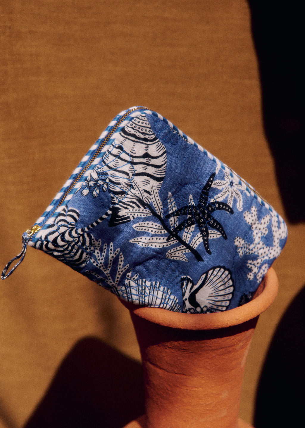 Pochette plage multi-usage - Sézane x Inoui Editions - Imprimé Coquillages Bleu