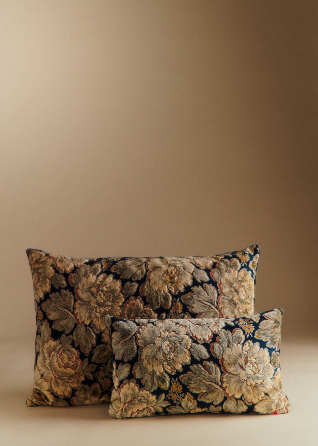 Coussin vintage velours bleu marine - Très grand modèle - Jacquard bouquet de minuit