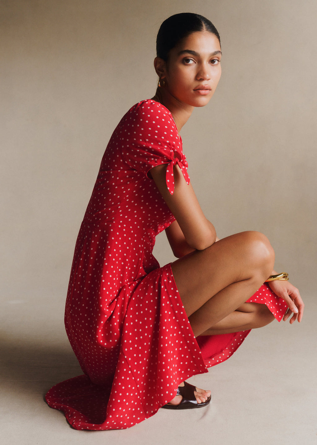 Robe Vic - Mini Pois Fond Rouge