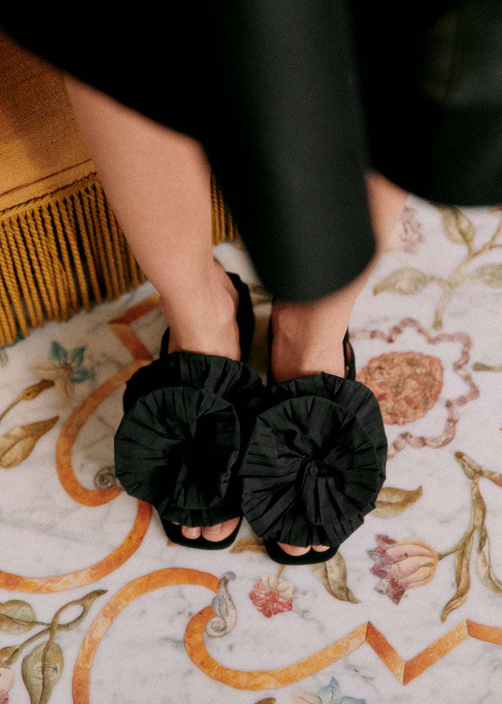 Sandales Renée - CFM Souliers x Editions Sézane - Velours Et Satin Noir
