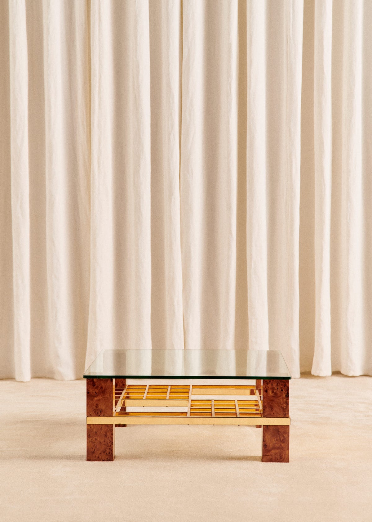 Table basse vintage en bois, laiton et plateau en verre - Bois