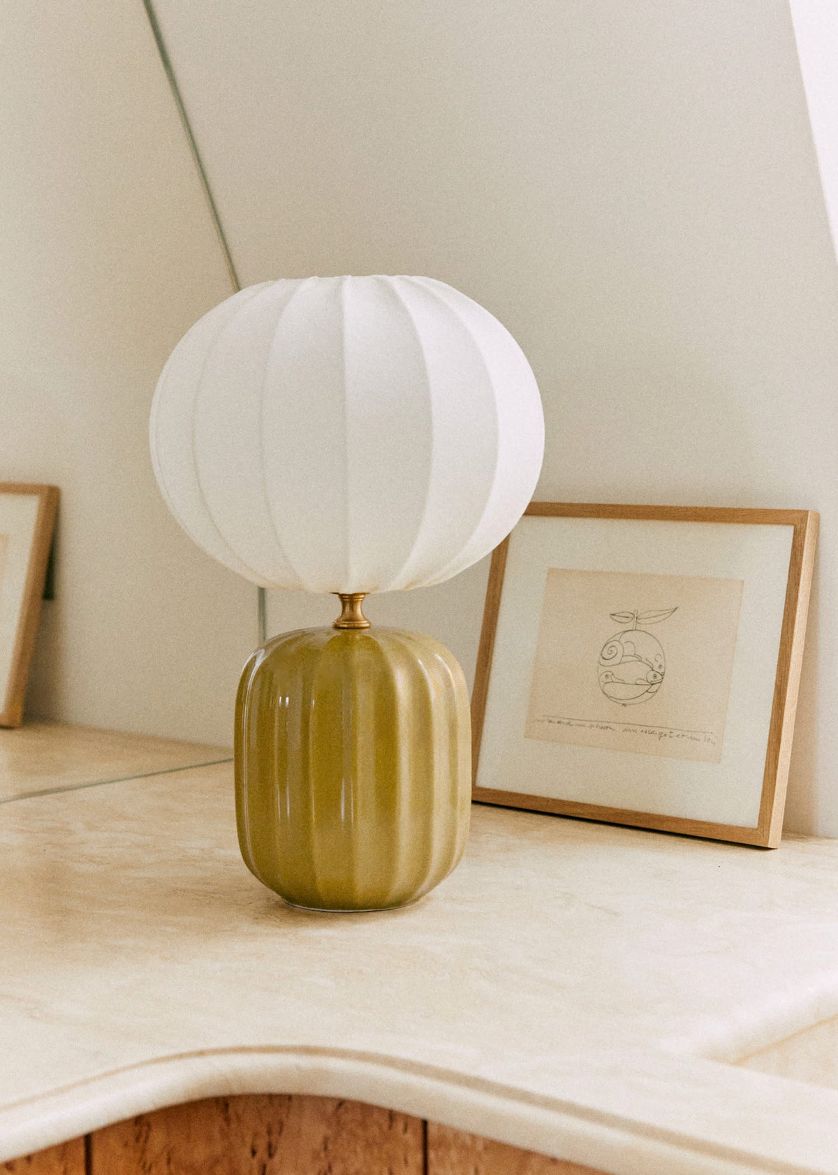 Lampe Traviata petit modèle - Vert olive - Abat-jour Sonate - Écru