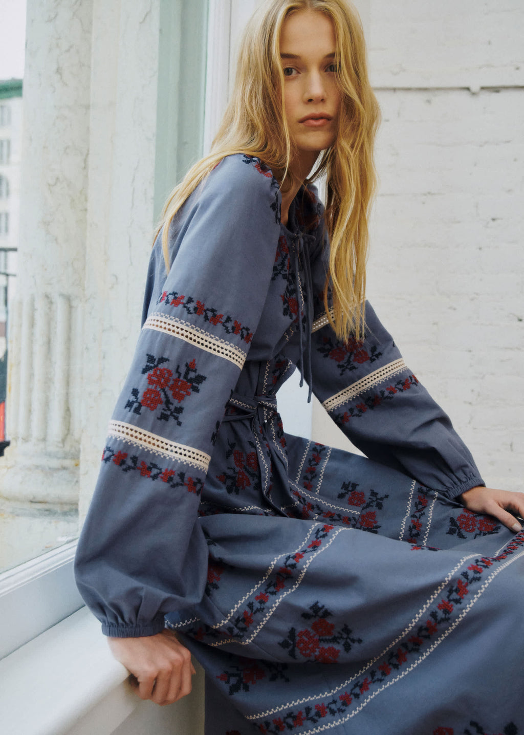 Robe Cindya - Sézane x SEA NY - Broderie Contrastée Brique Fond Marine