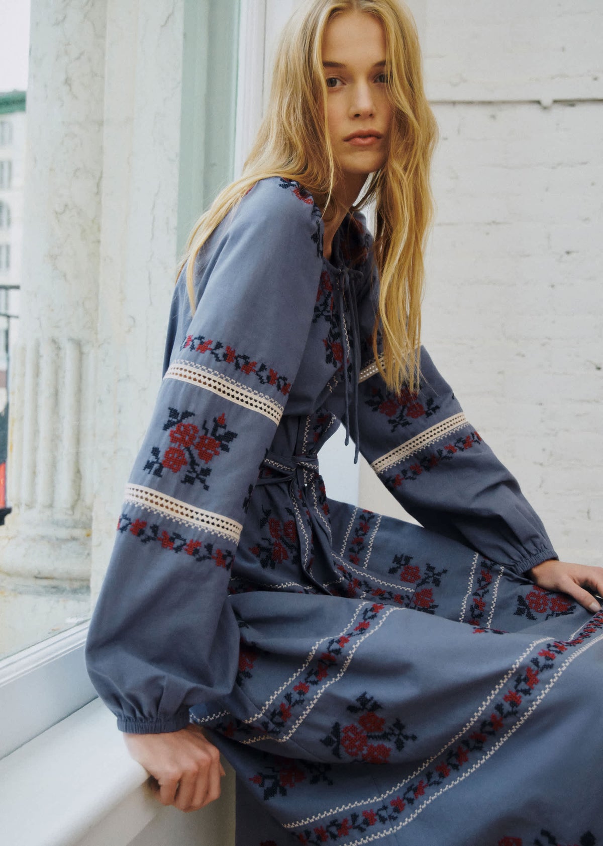 Robe Cindya - Sézane x SEA NY - Broderie Contrastée Brique Fond Marine