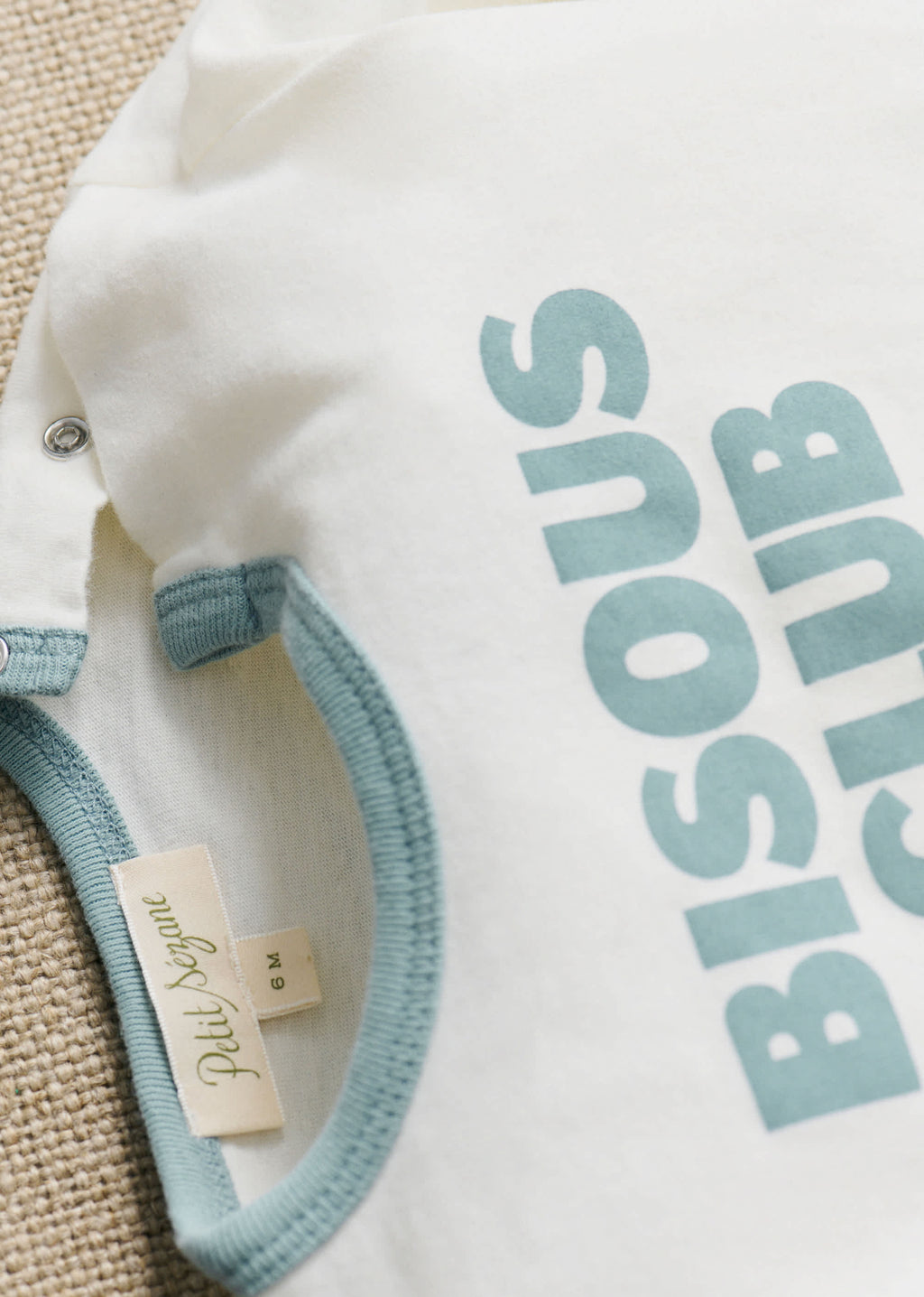 T-Shirt Bisous club - Ecru / bleu vintage