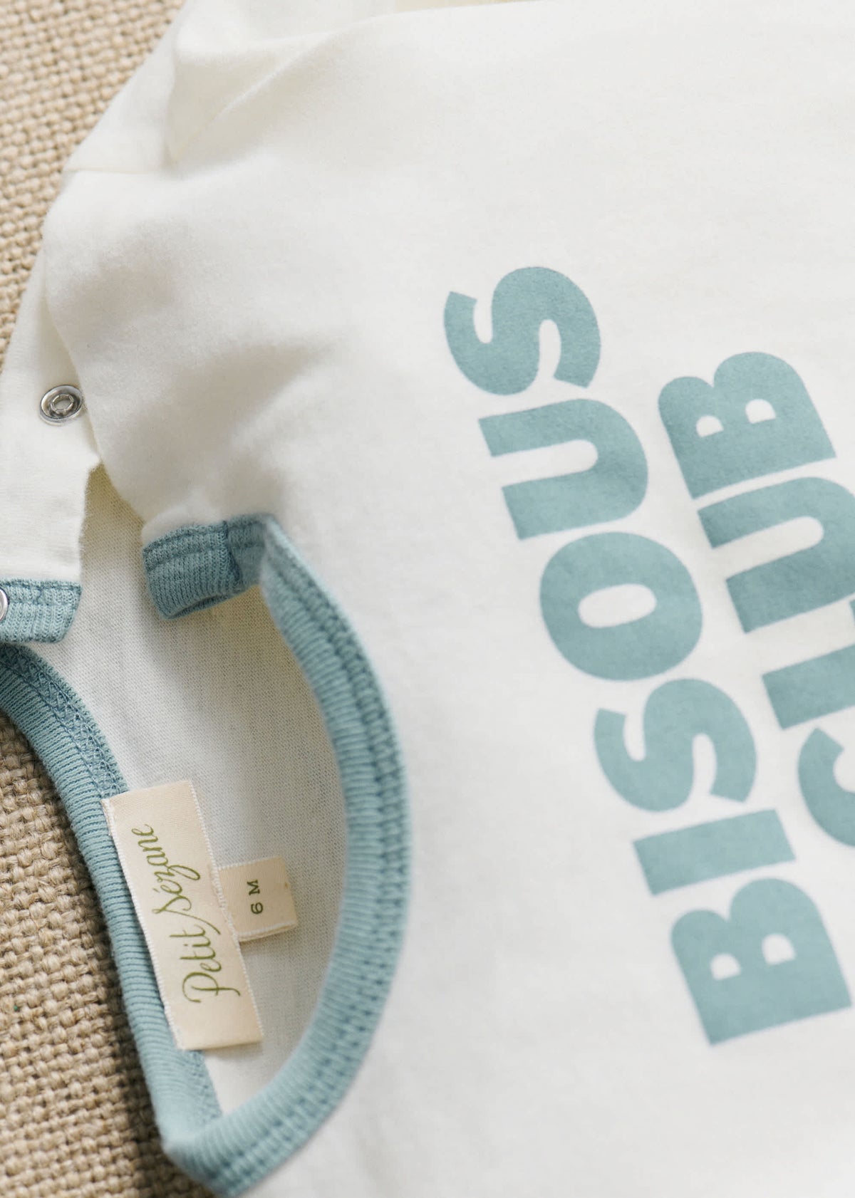 T-Shirt Bisous club - Ecru / bleu vintage