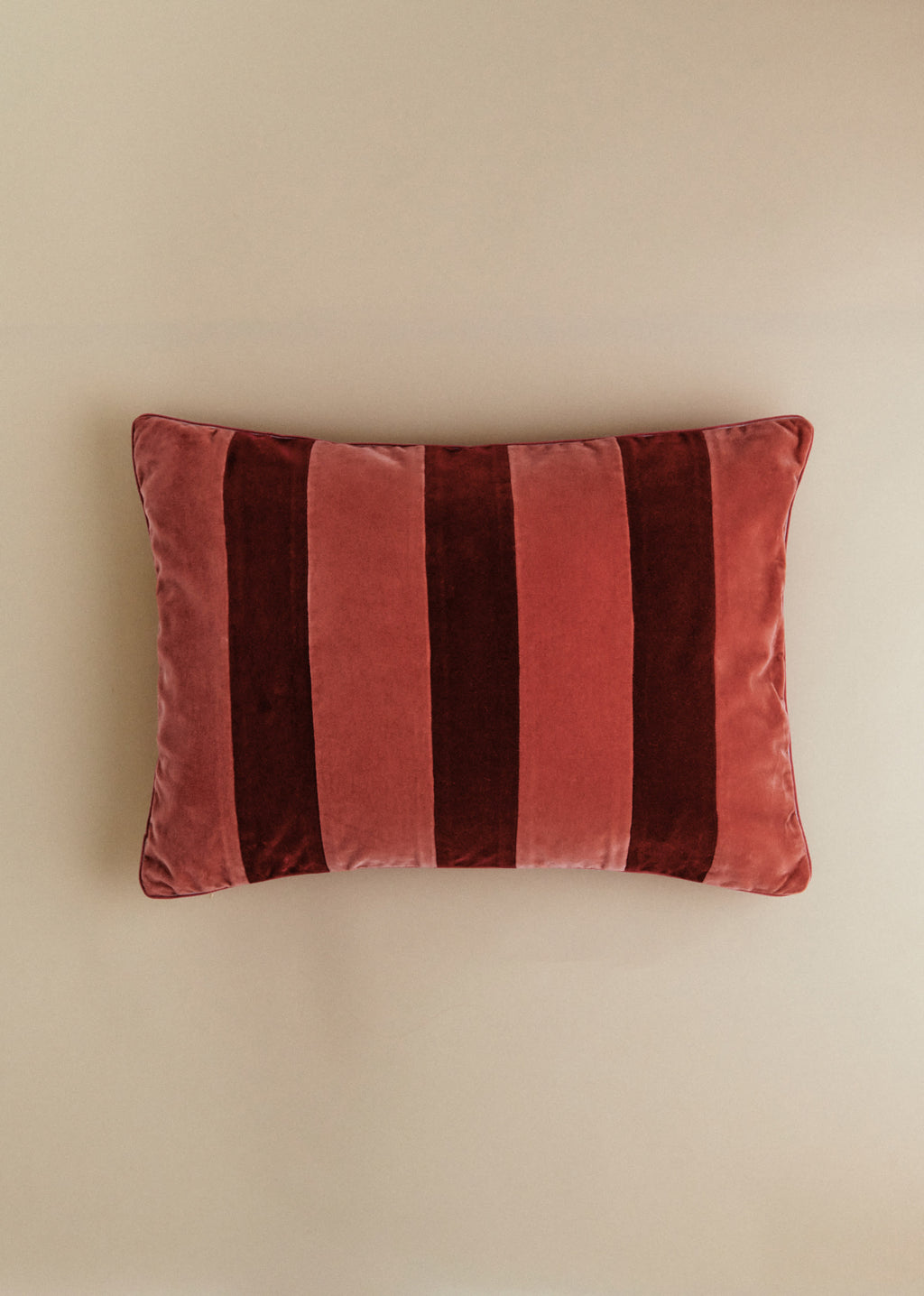 Coussin Rayures Velours - Grand modèle - Blush et Bordeaux