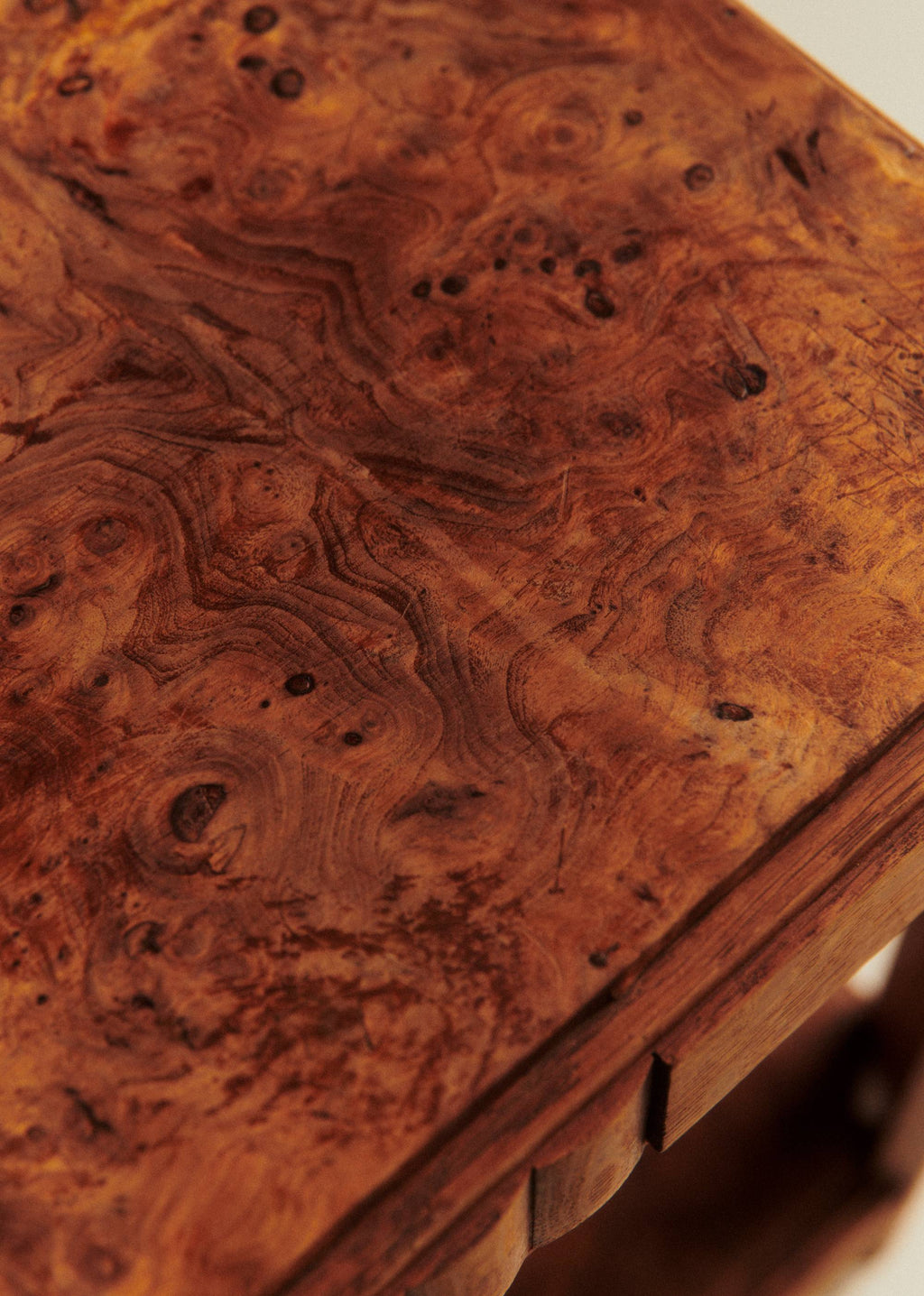 Table d'appoint en loupe d'orme - Loupe d'orme