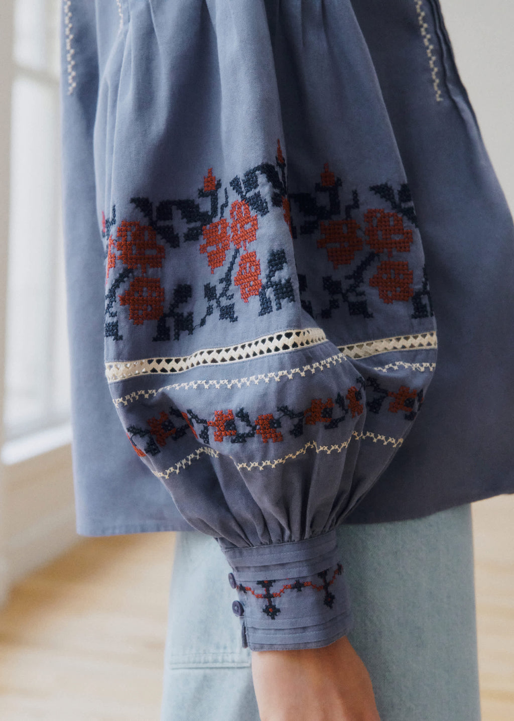 Blouse Eugenia - Sézane x SEA NY - Broderie Contrastée Brique Fond Marine
