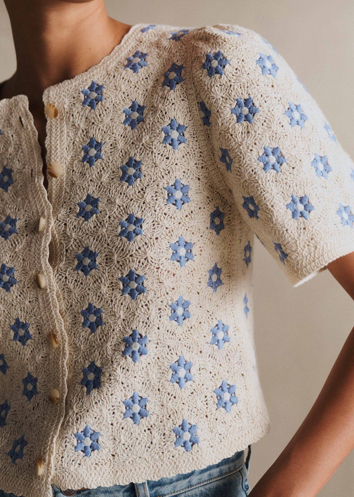 Chemise Lorna - Guipure Contrastée Écru Fleurs Bleues
