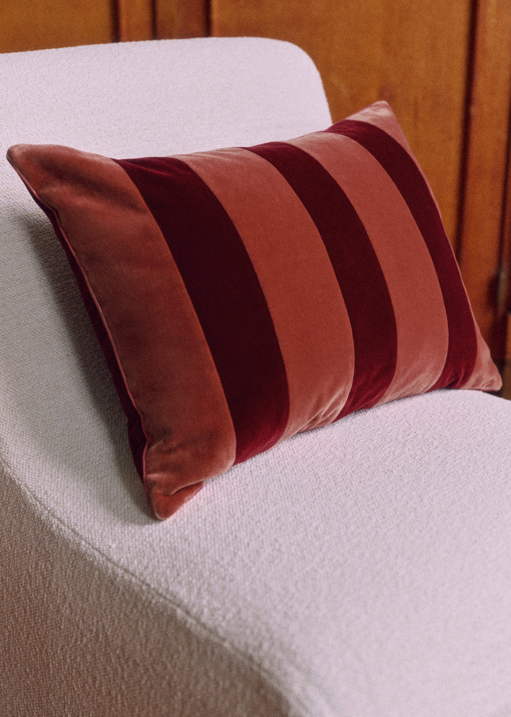 Coussin Rayures Velours - Grand modèle - Blush et Bordeaux