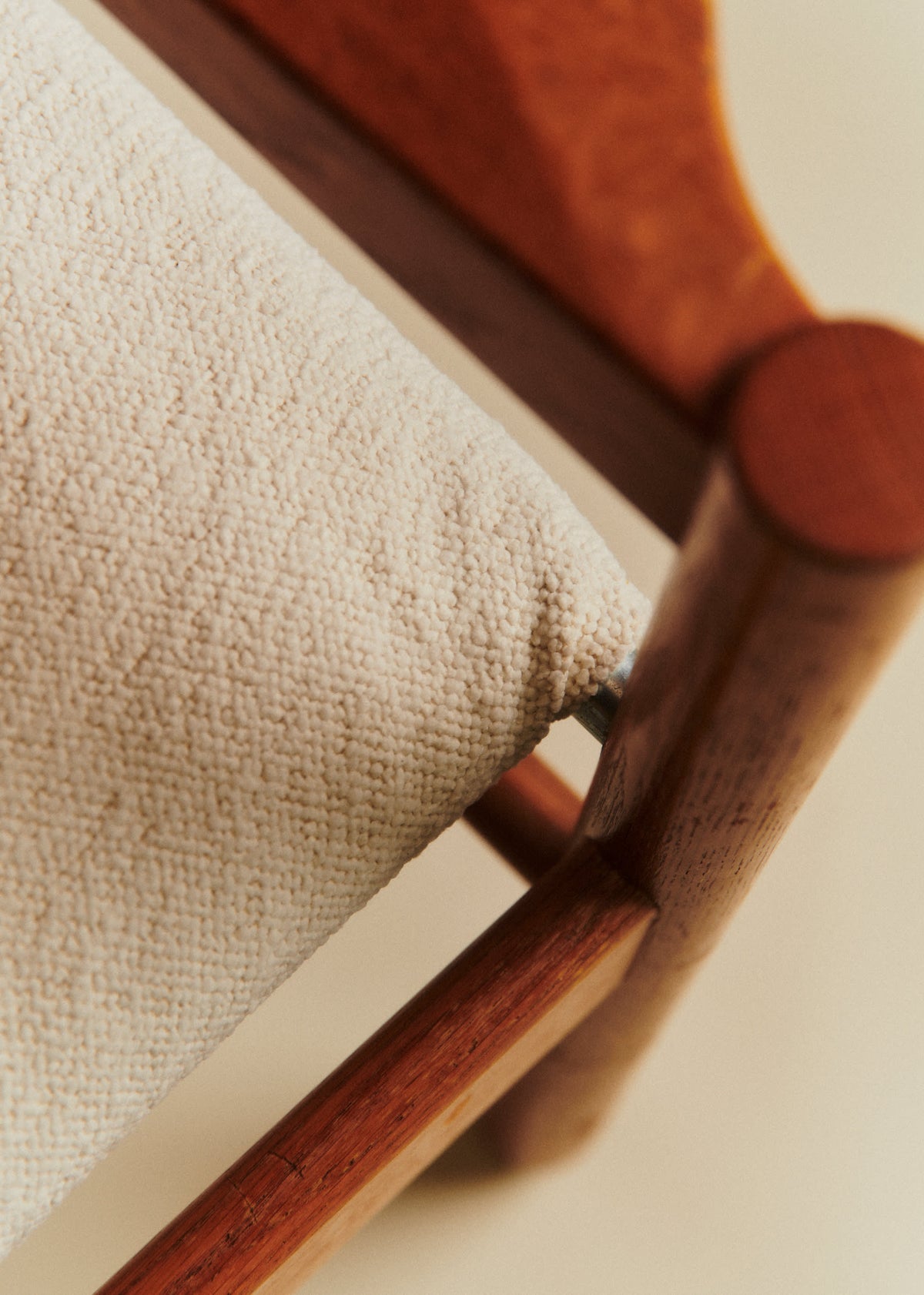 Fauteuil vintage en bois et bouclette - Bois