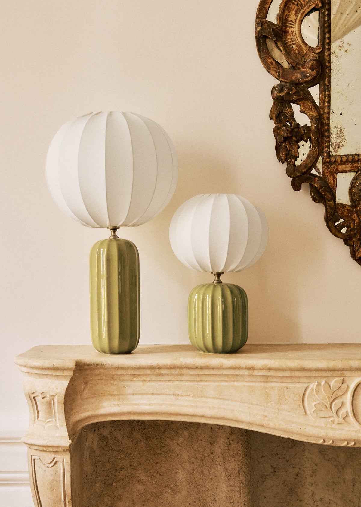 Lampe Traviata petit modèle - Vert olive - Abat-jour Sonate - Écru