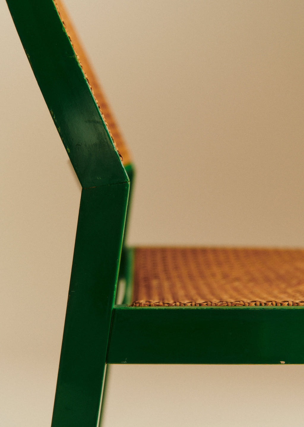 Chaise modèle Pluto en bois laqué vert années 70 - Bois laqué et cannage