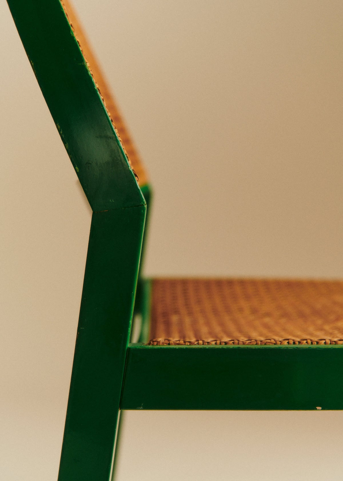 Chaise modèle Pluto en bois laqué vert années 70 - Bois laqué et cannage
