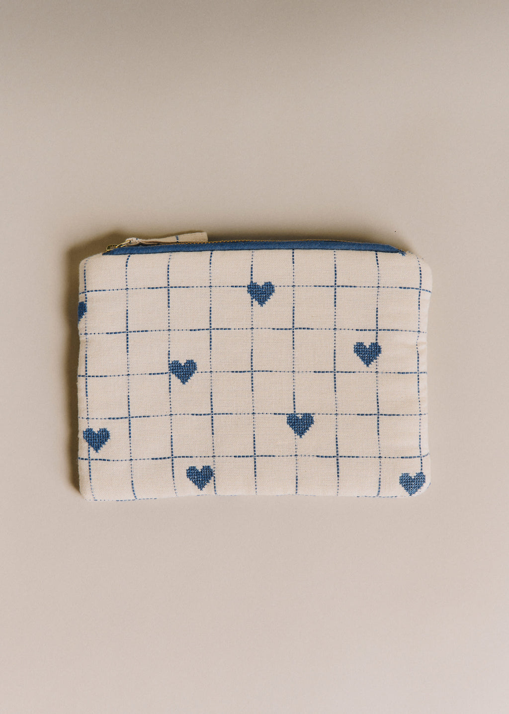 Pochette plate - Broderie Coeurs Bleu Vintage