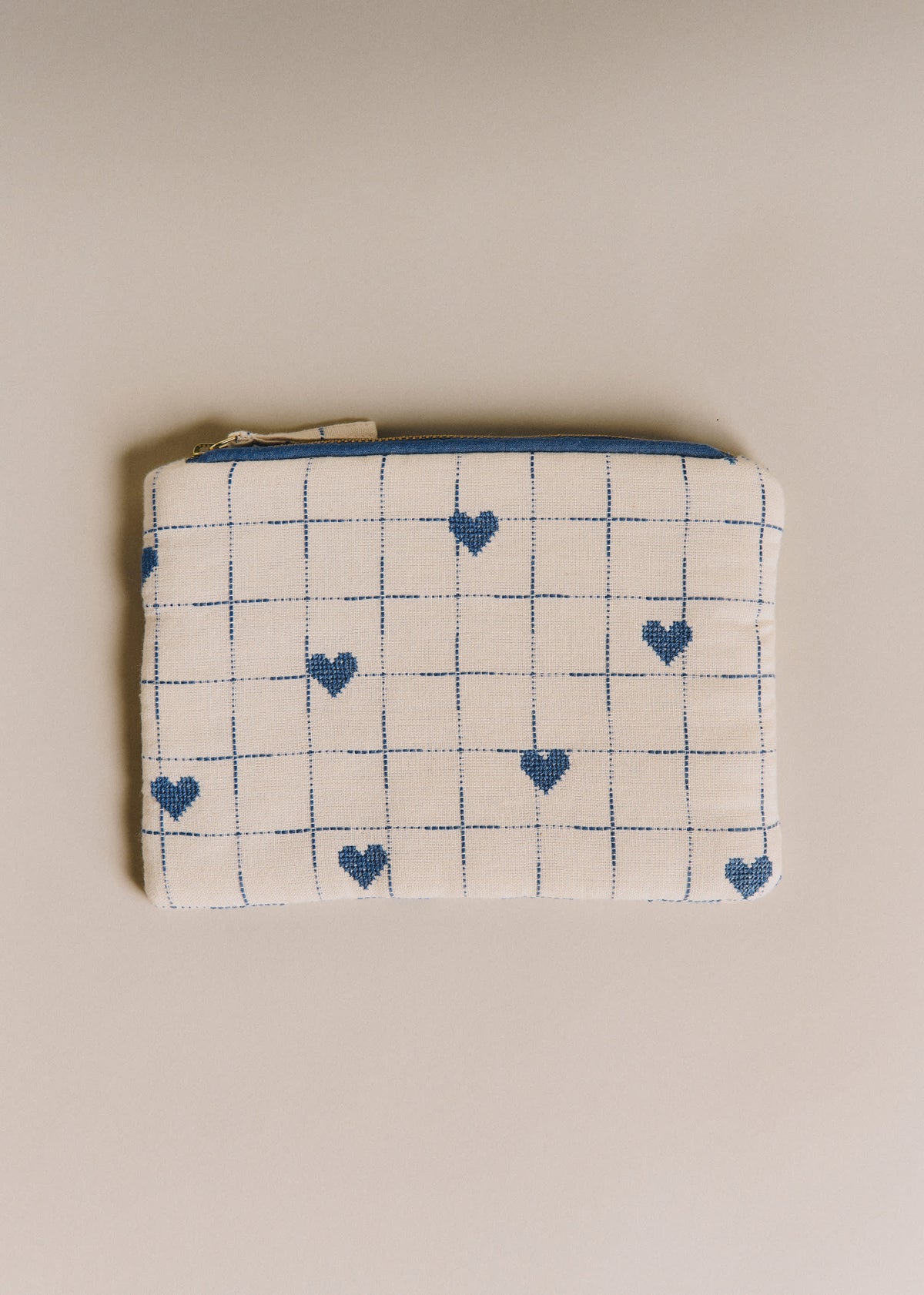 Pochette plate - Broderie Coeurs Bleu Vintage