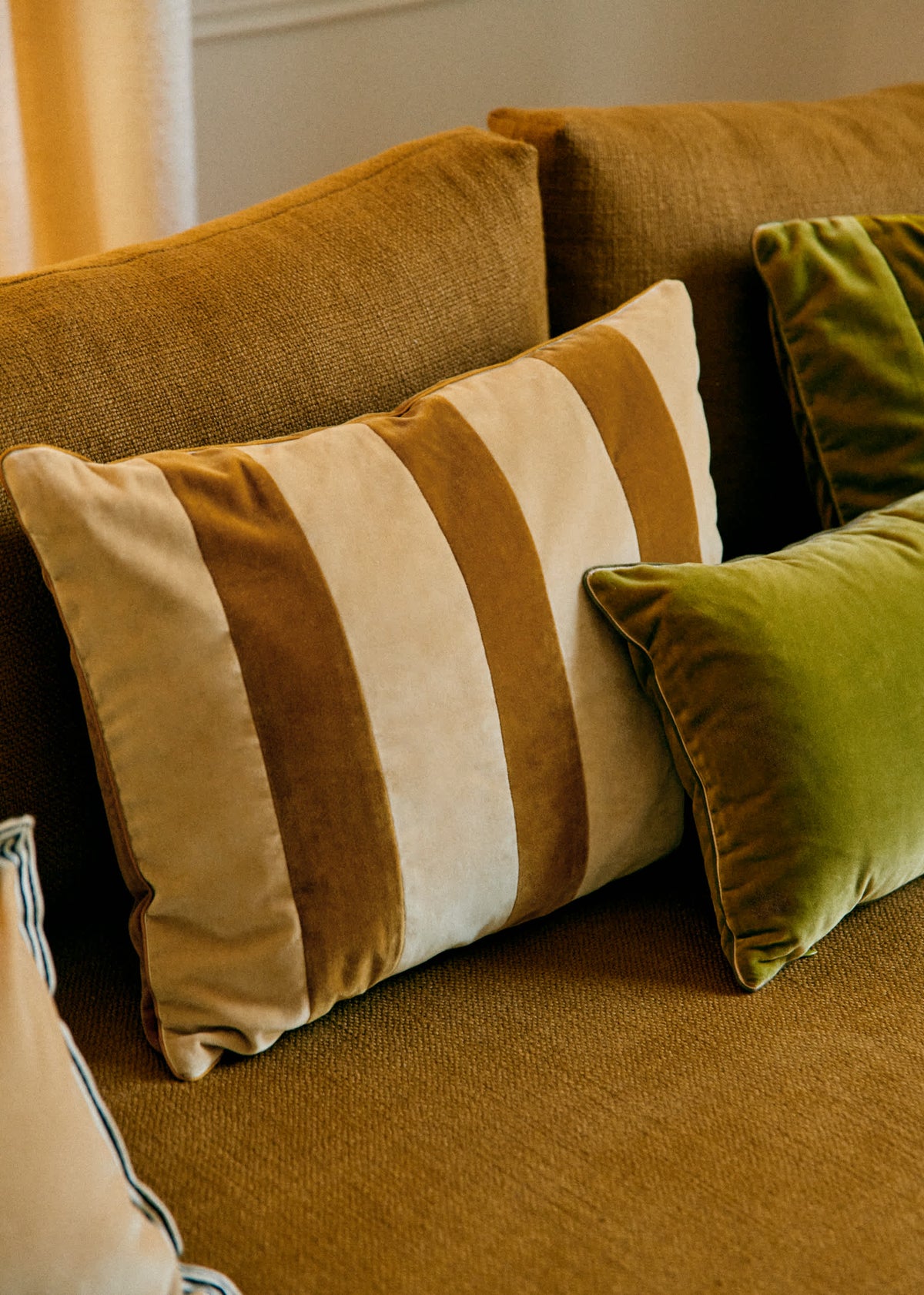 Coussin Rayures Velours - Grand modèle - Beige et Caramel