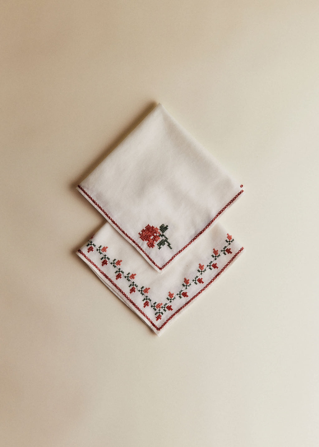 Set de 2 serviettes brodées - Duo de Fleurs Point de Croix
