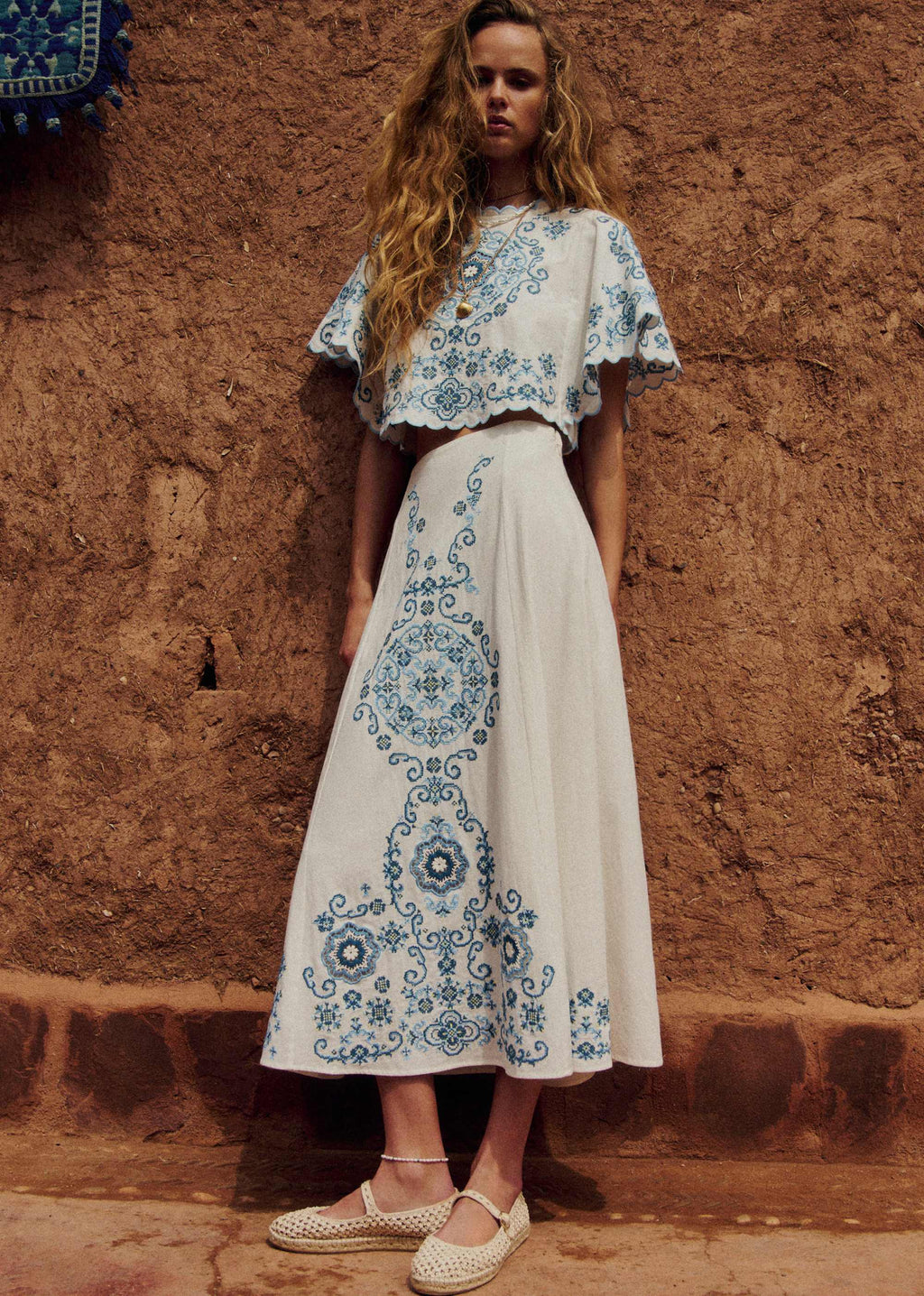 Blouse Anneclaire - Broderie Contrastée Bleu Fond Ecru