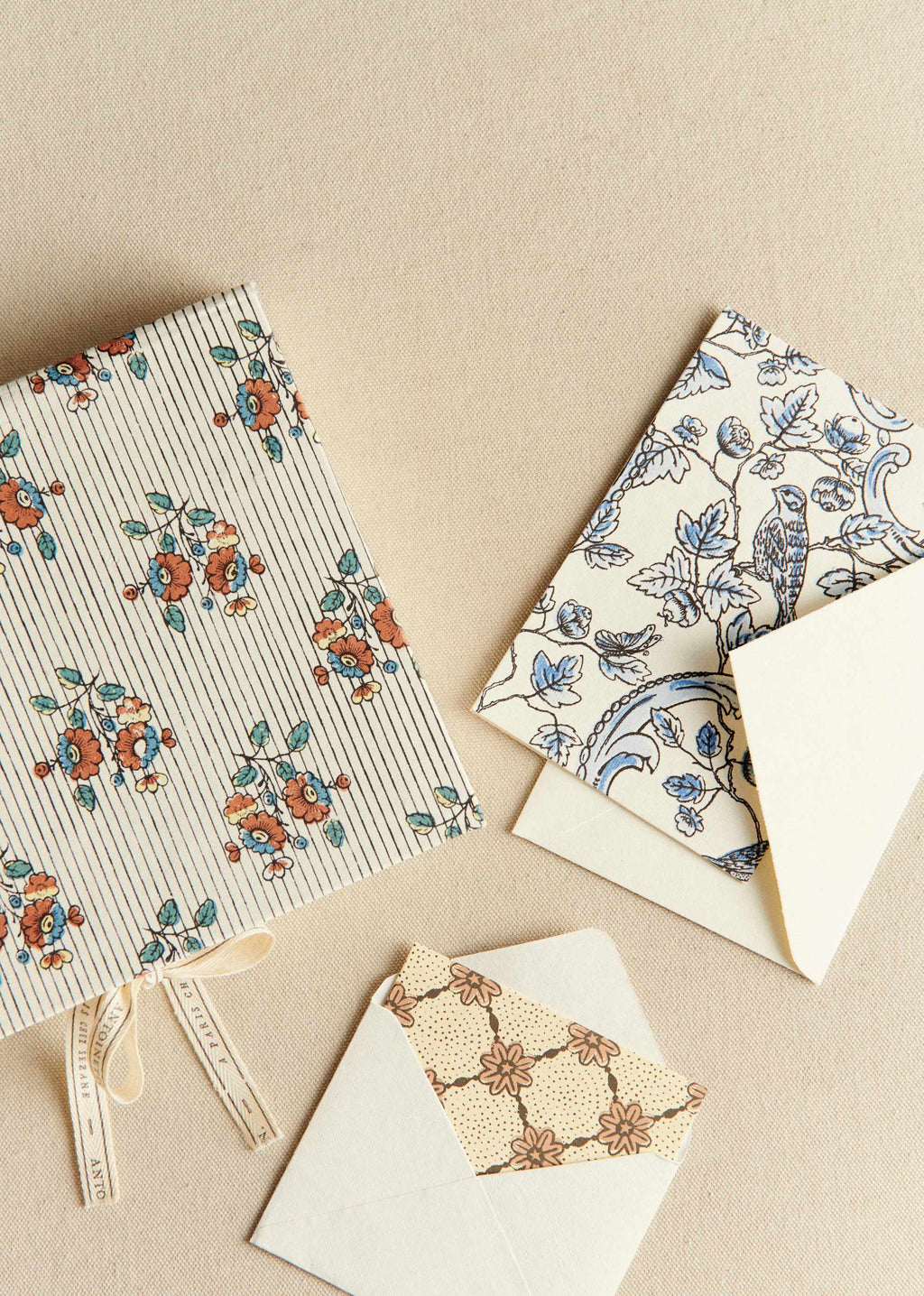 Boite de correspondance - Sézane x Antoinette Poisson - Imprimé Boutonnières
