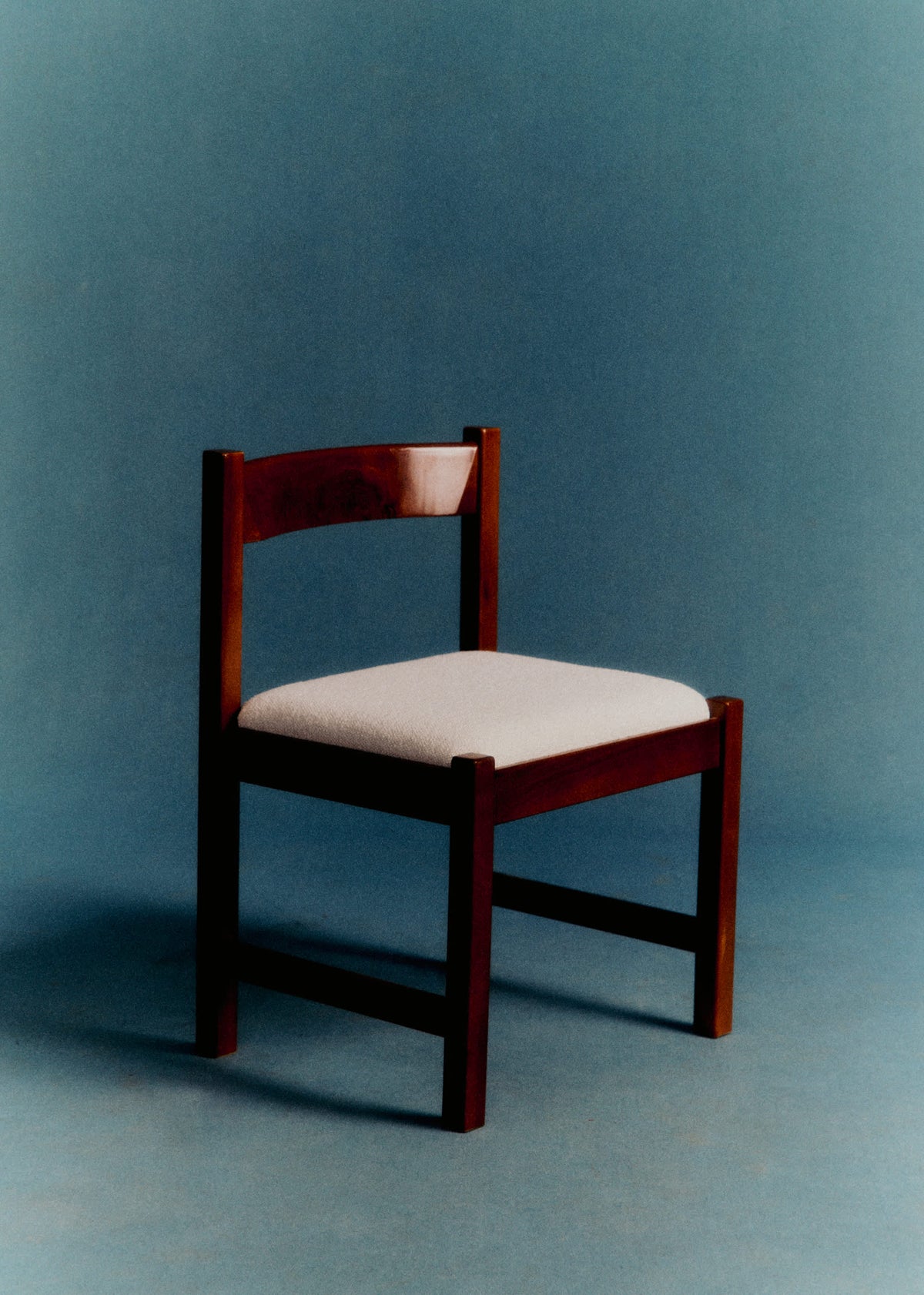 Ensemble table à manger et 4 chaises signé Michelucci - Noyer