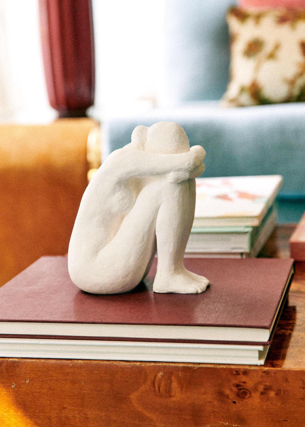 Sculpture Guénolée Courcoux - Femme assise petit modèle - Ecru
