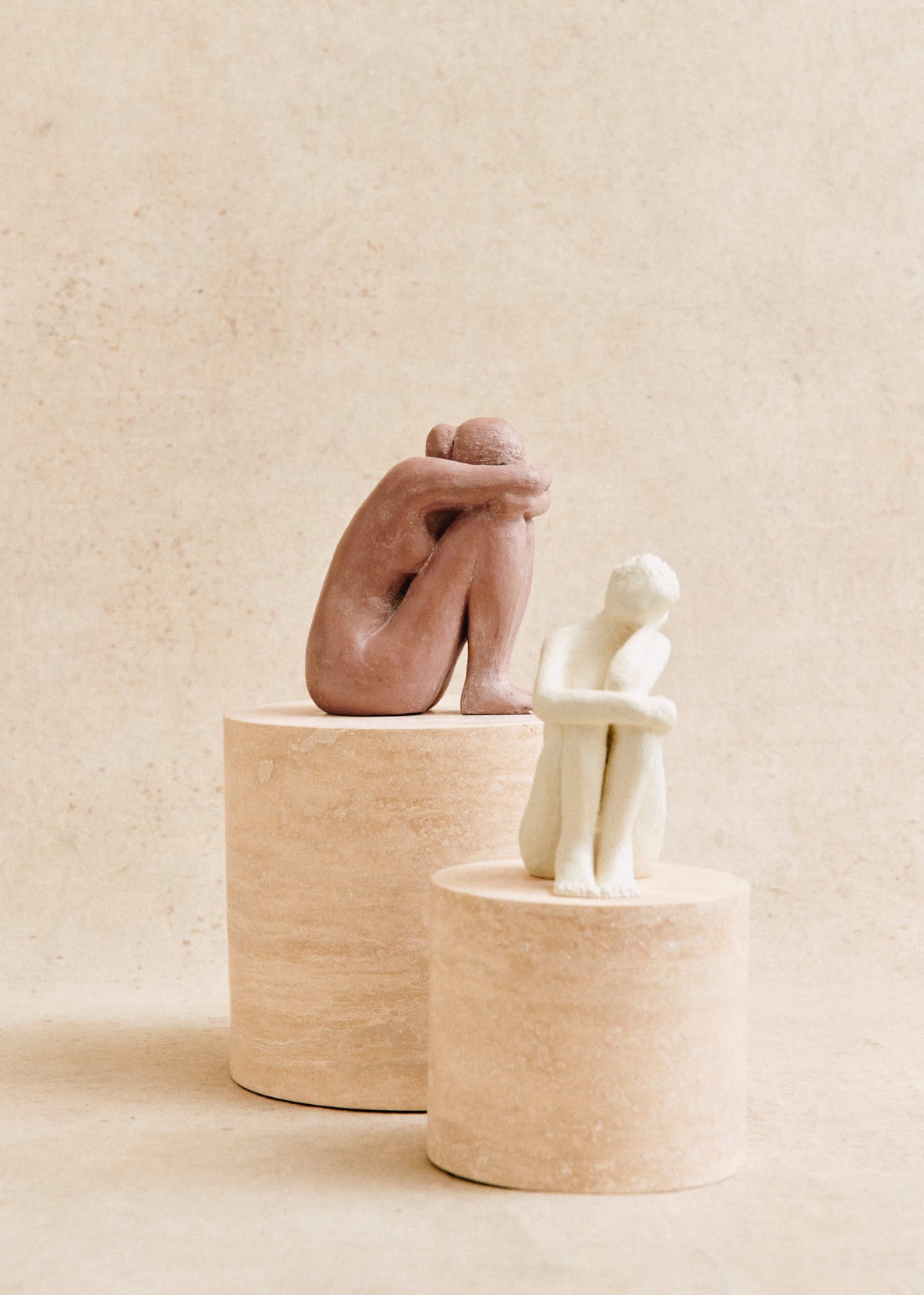 Sculpture Guénolée Courcoux - Femme dans ses pensées petit modèle - Ecru