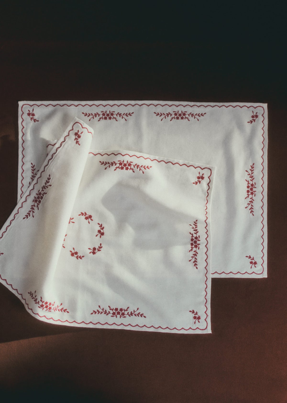 Sets de table - Brodés Primavera - Ecru et Framboise