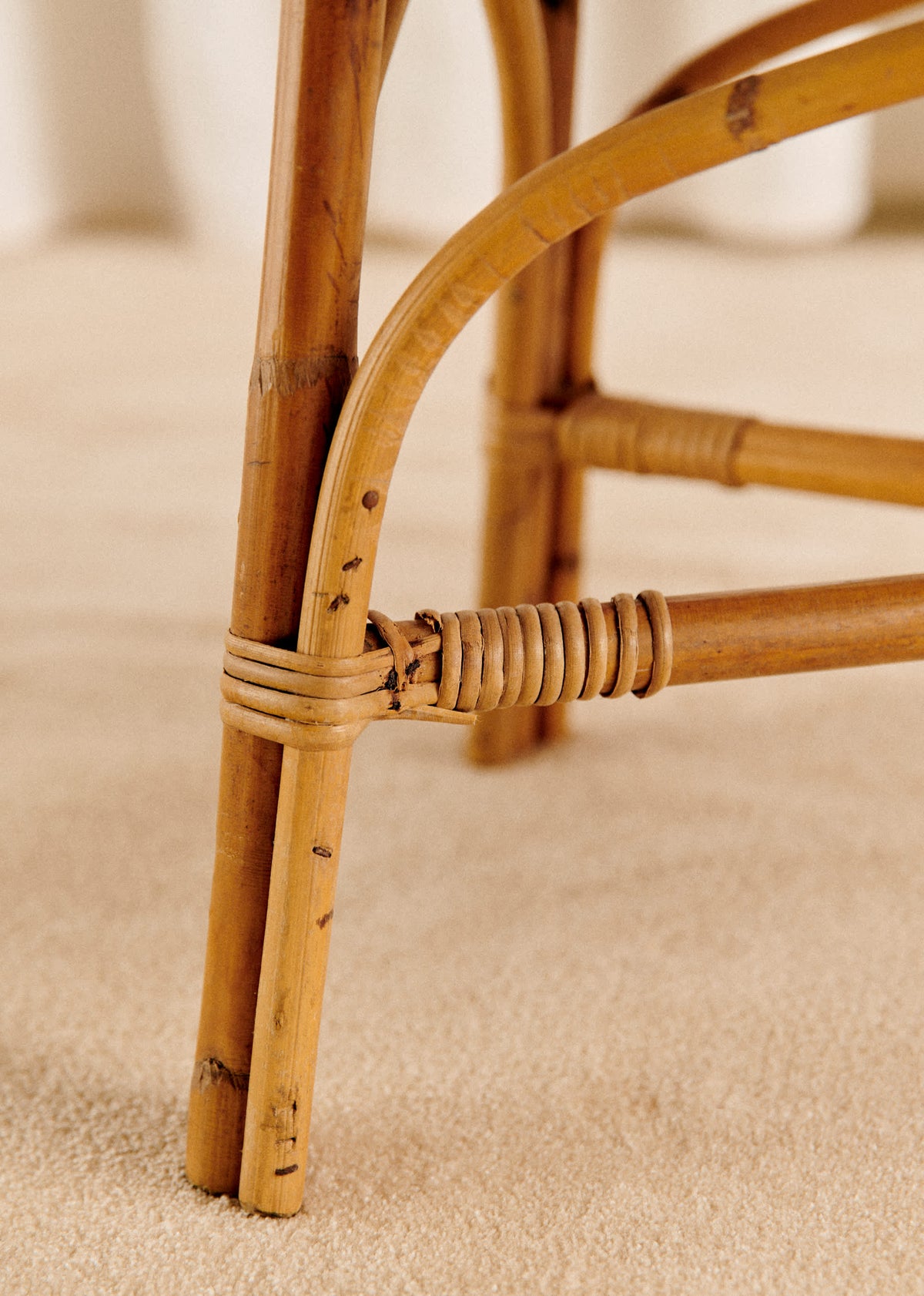 Table basse vintage en rotin dans le goût de Janine Abraham - Rotin