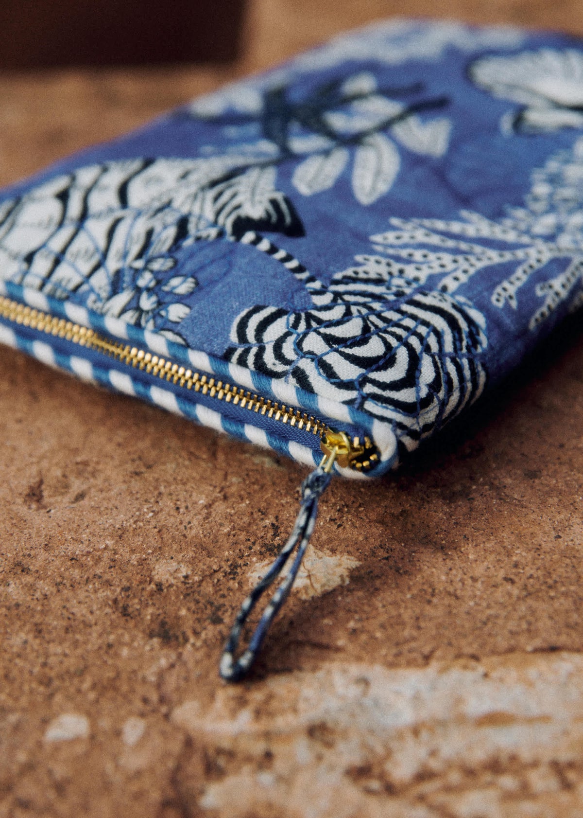 Pochette plage multi-usage - Sézane x Inoui Editions - Imprimé Coquillages Bleu
