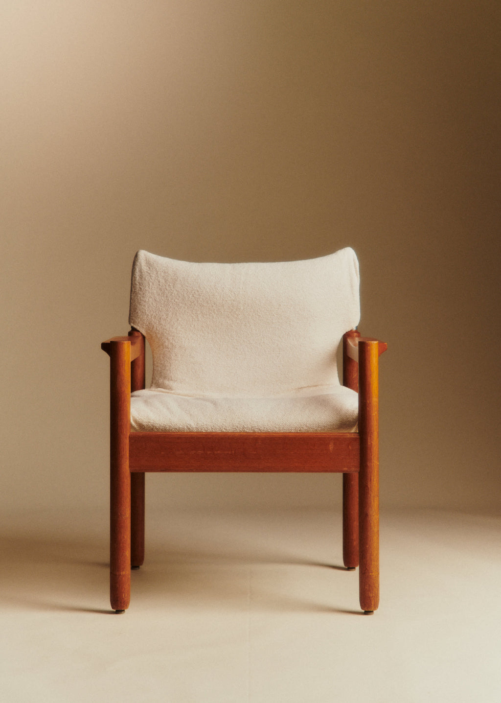 Fauteuil vintage en bois et bouclette - Bois