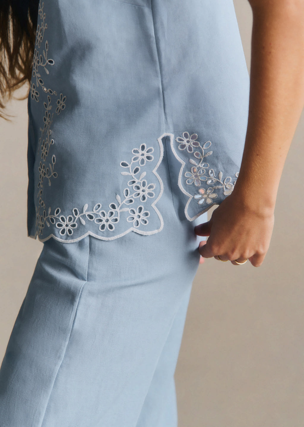 Chemise Isea - Broderie Contrastée Écru Fond Bleu Vintage