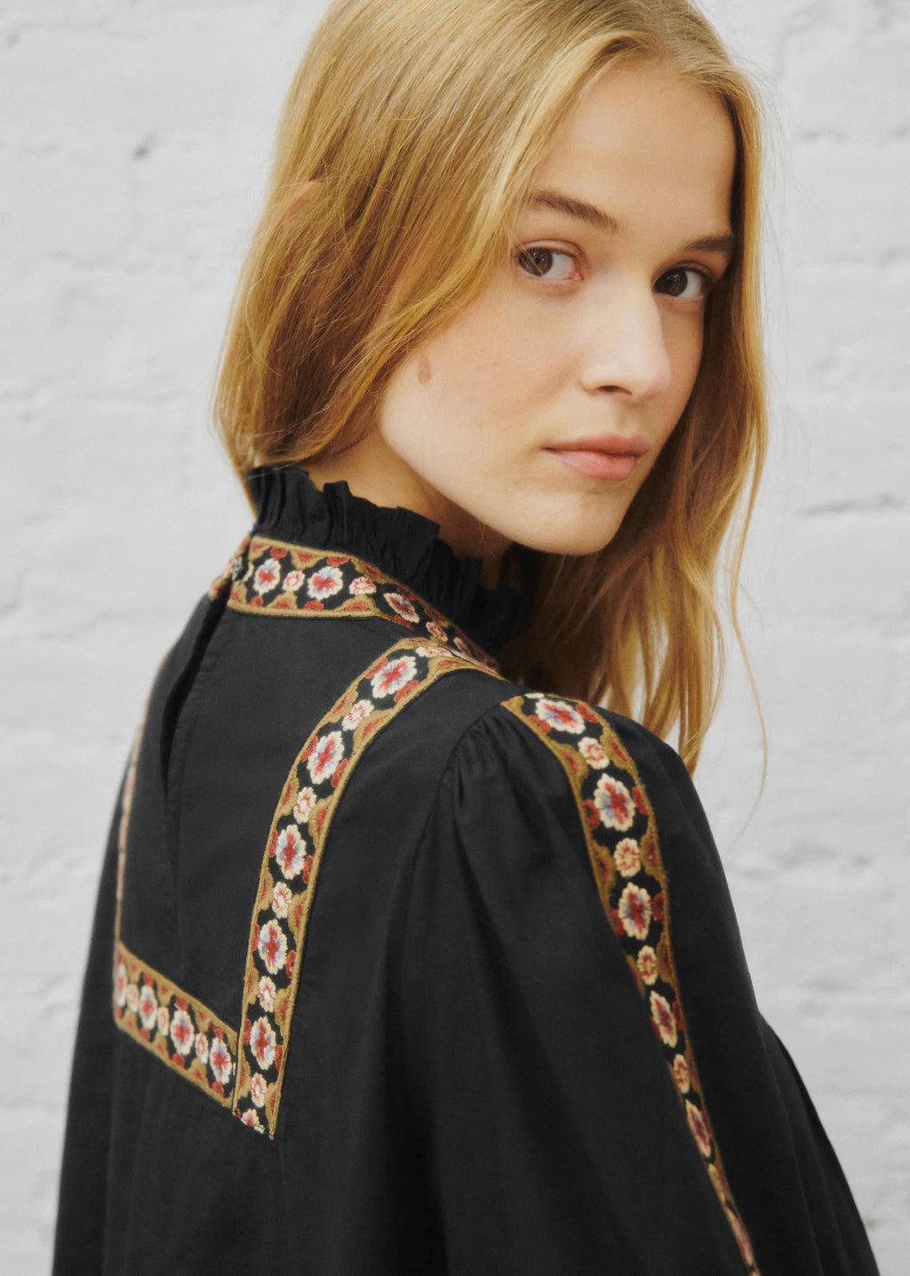 Robe Aliette - Sézane x Sea NY - Broderie Placée Bande Fond Noir