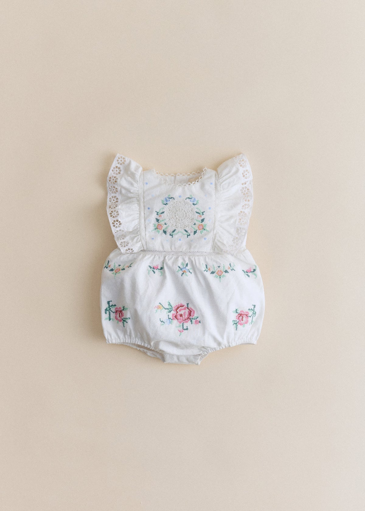 Barboteuse Cassie - Sézane x SEA NY - Broderie Contrastée Mini Multico Fond Écru