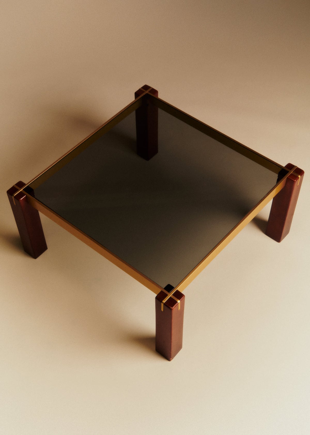 Table basse vintage carrée laiton, bois et verre fumé - Laiton et Bois